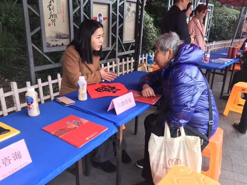 【华盛律师】冬暖人心、至真奉献——华盛律师运河广场开展公益法律咨询活动